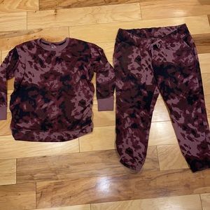Maternity sweatshirt and sweatpants set